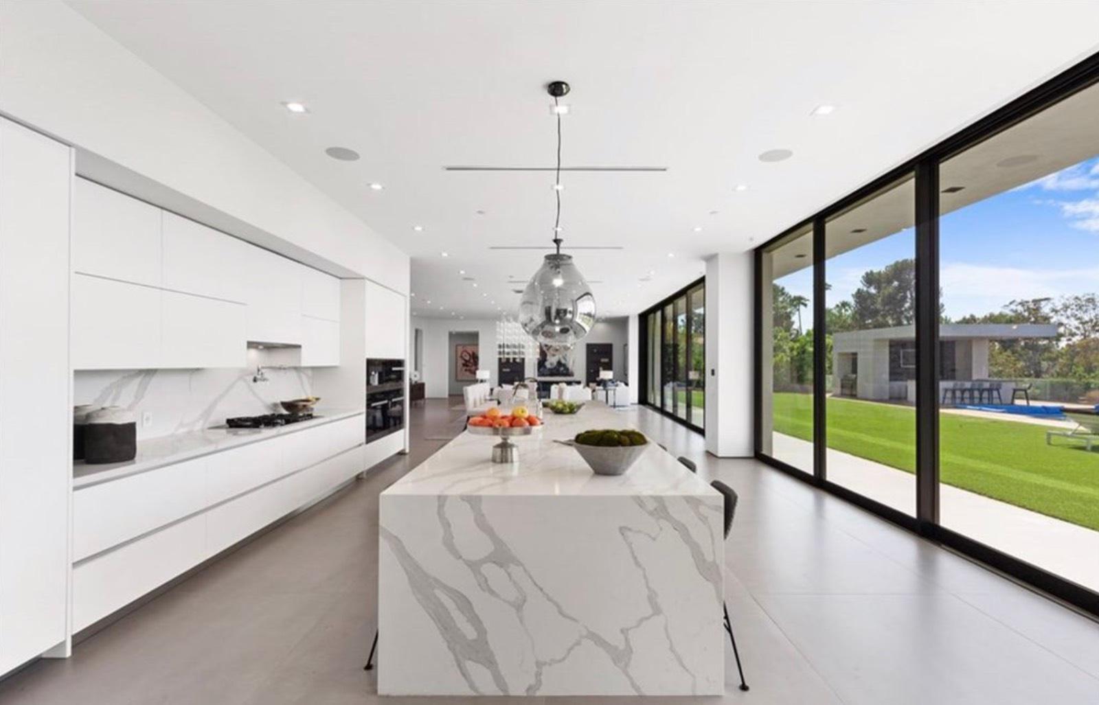 MA's Modern Valley Mansion — photo 8