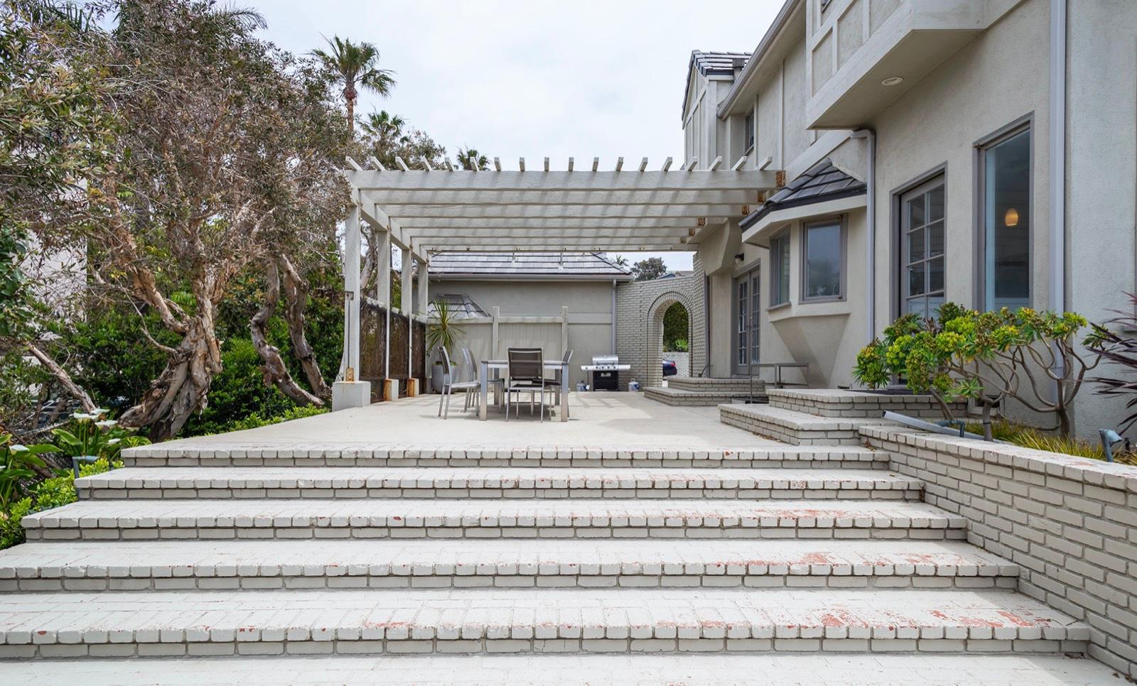 Malibu Stone Mansion — photo 1