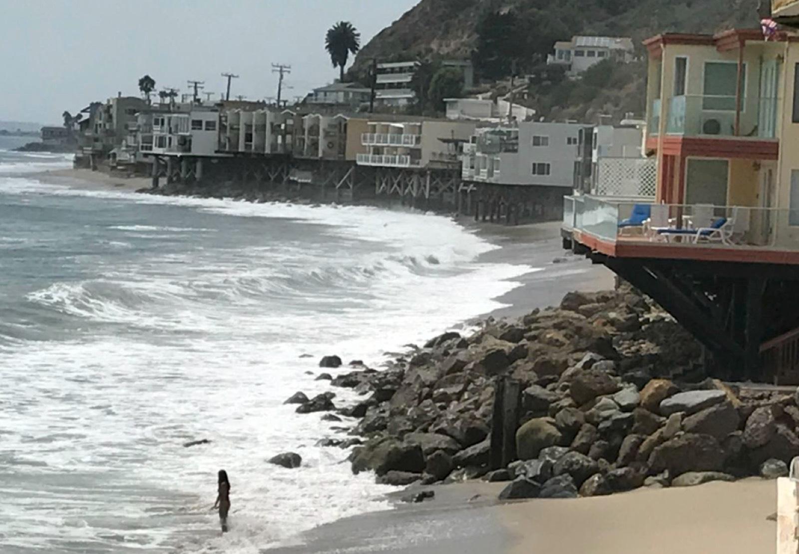 Malibu Waterfront Bungalow — photo 3