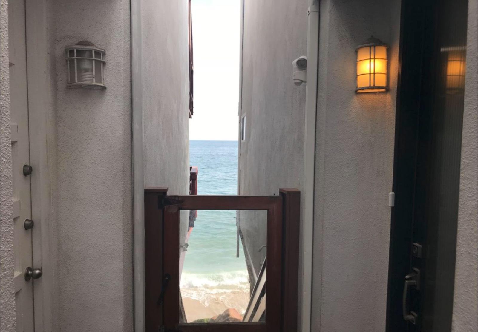 Malibu Waterfront Bungalow — photo 10