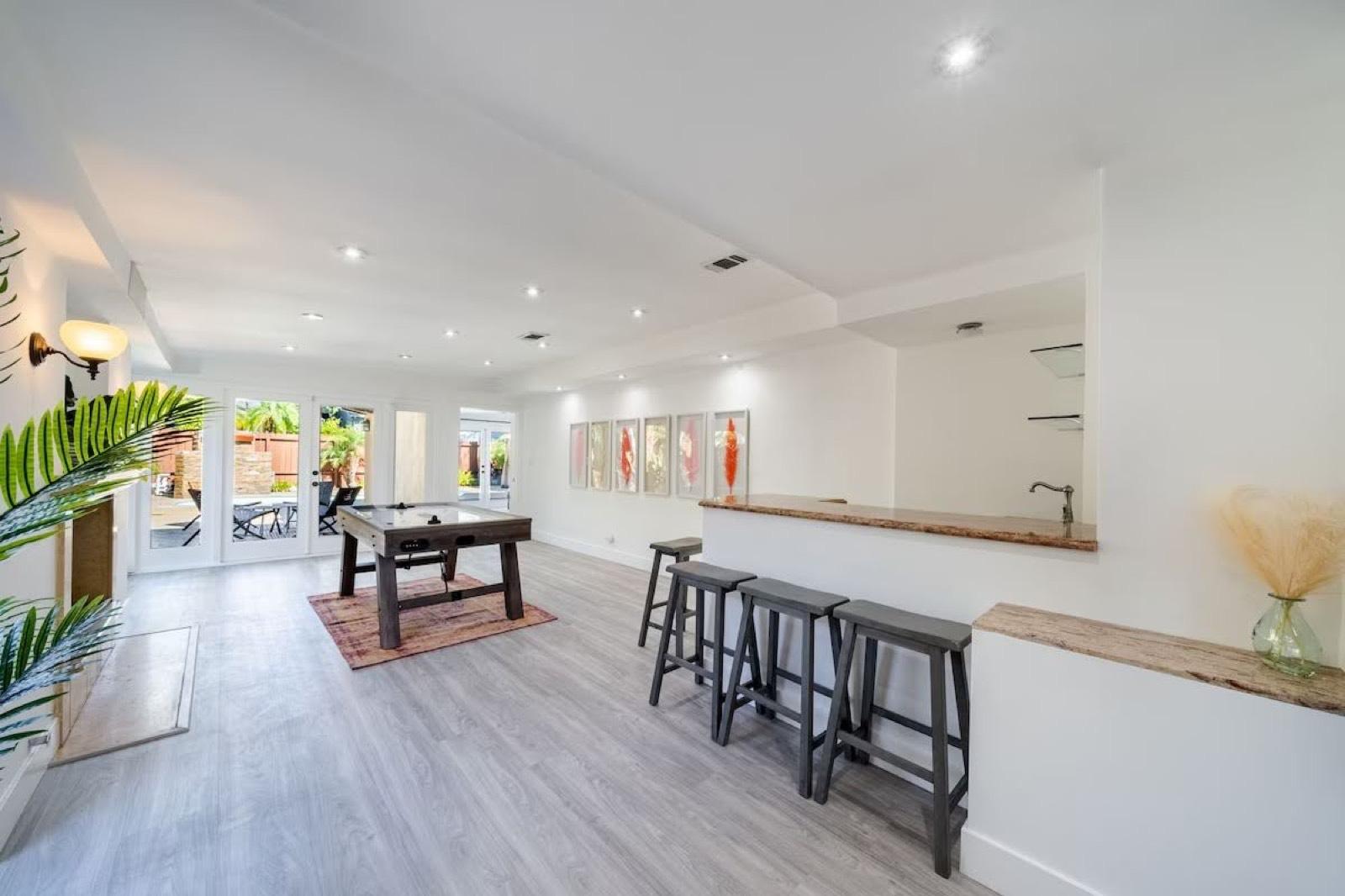 mansion 5BR Pool and Game Room — photo 2