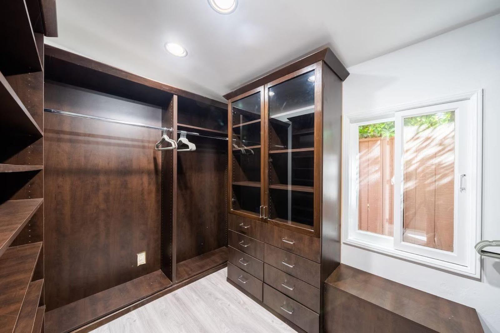 mansion 5BR Pool and Game Room — photo 8