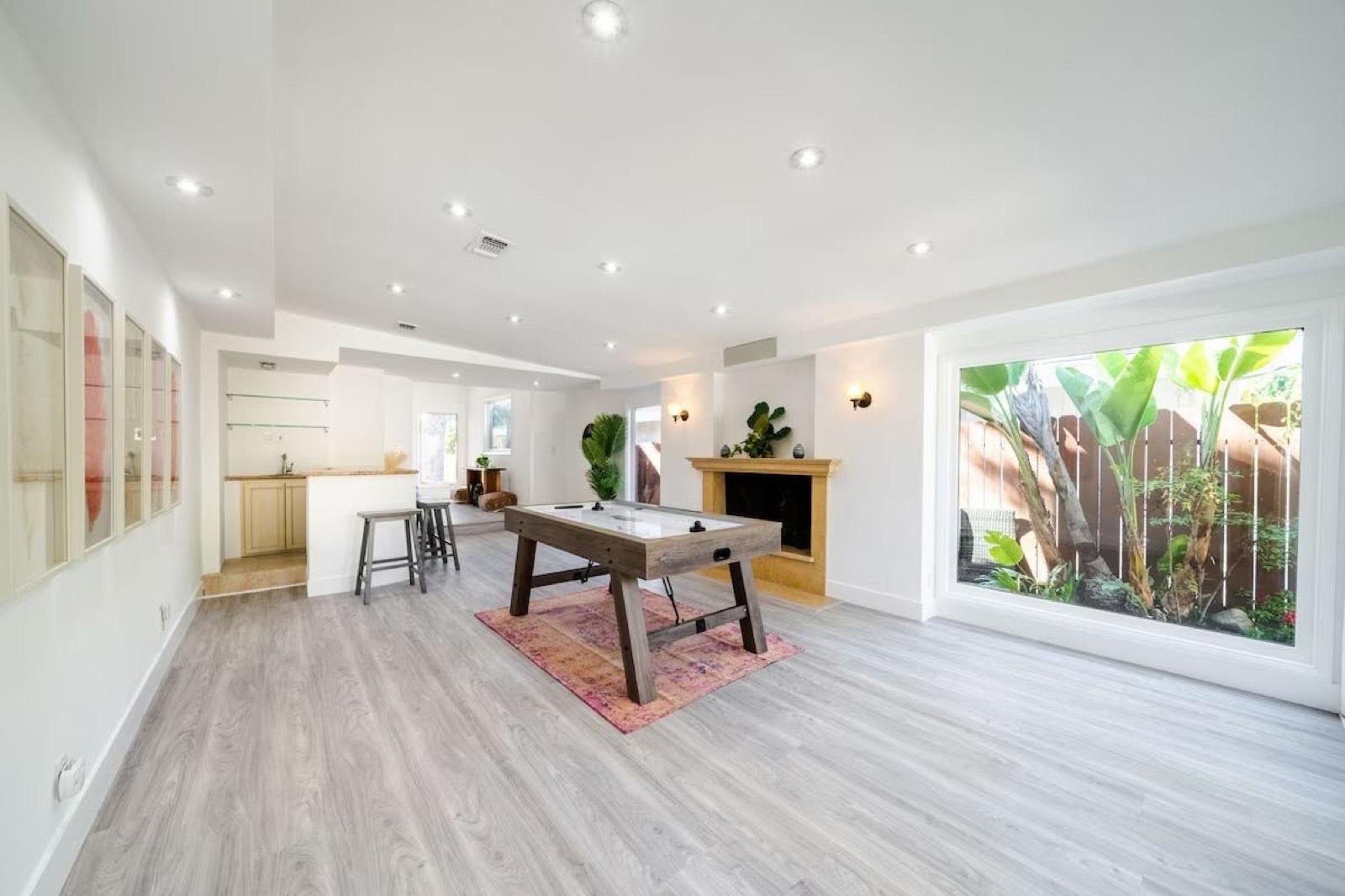 mansion 5BR Pool and Game Room — photo 12