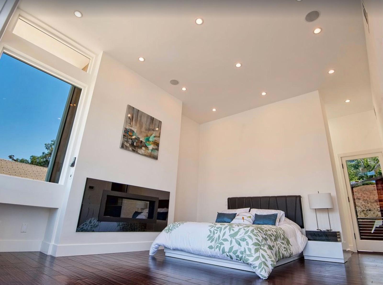 Marina Hollywood Hills House — photo 10