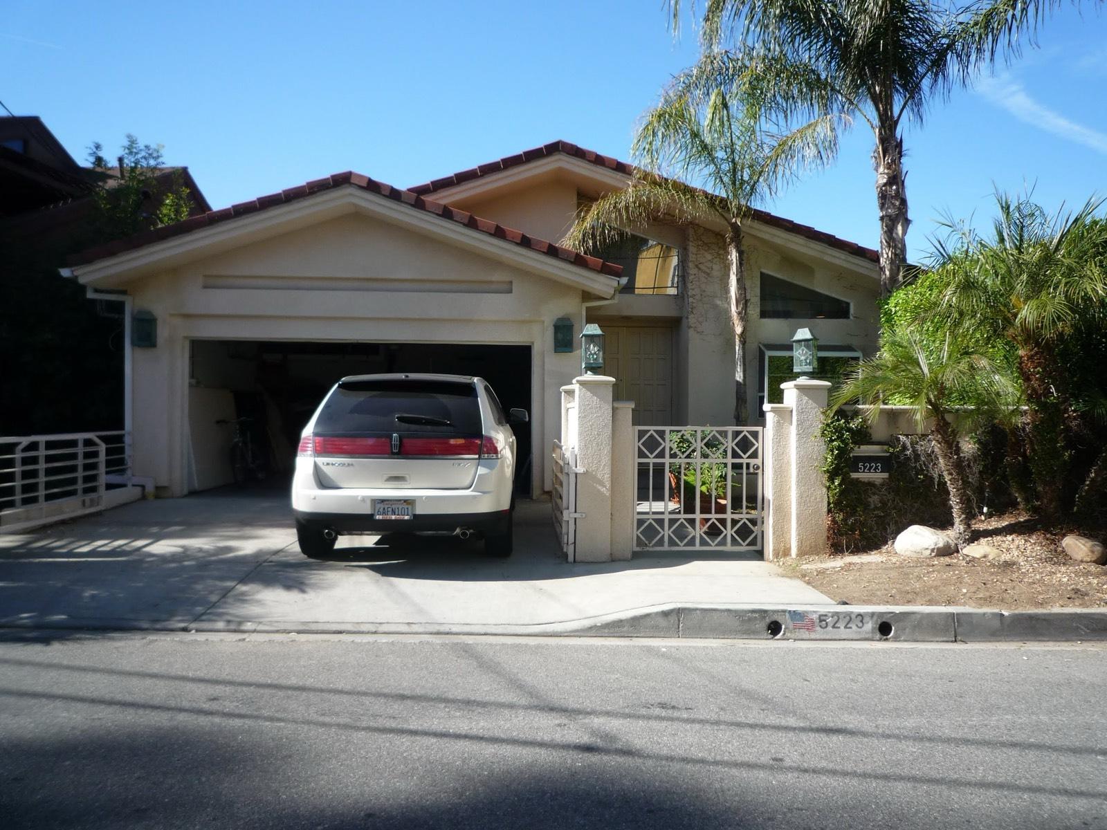 Mario's Woodland Hills House — photo 1