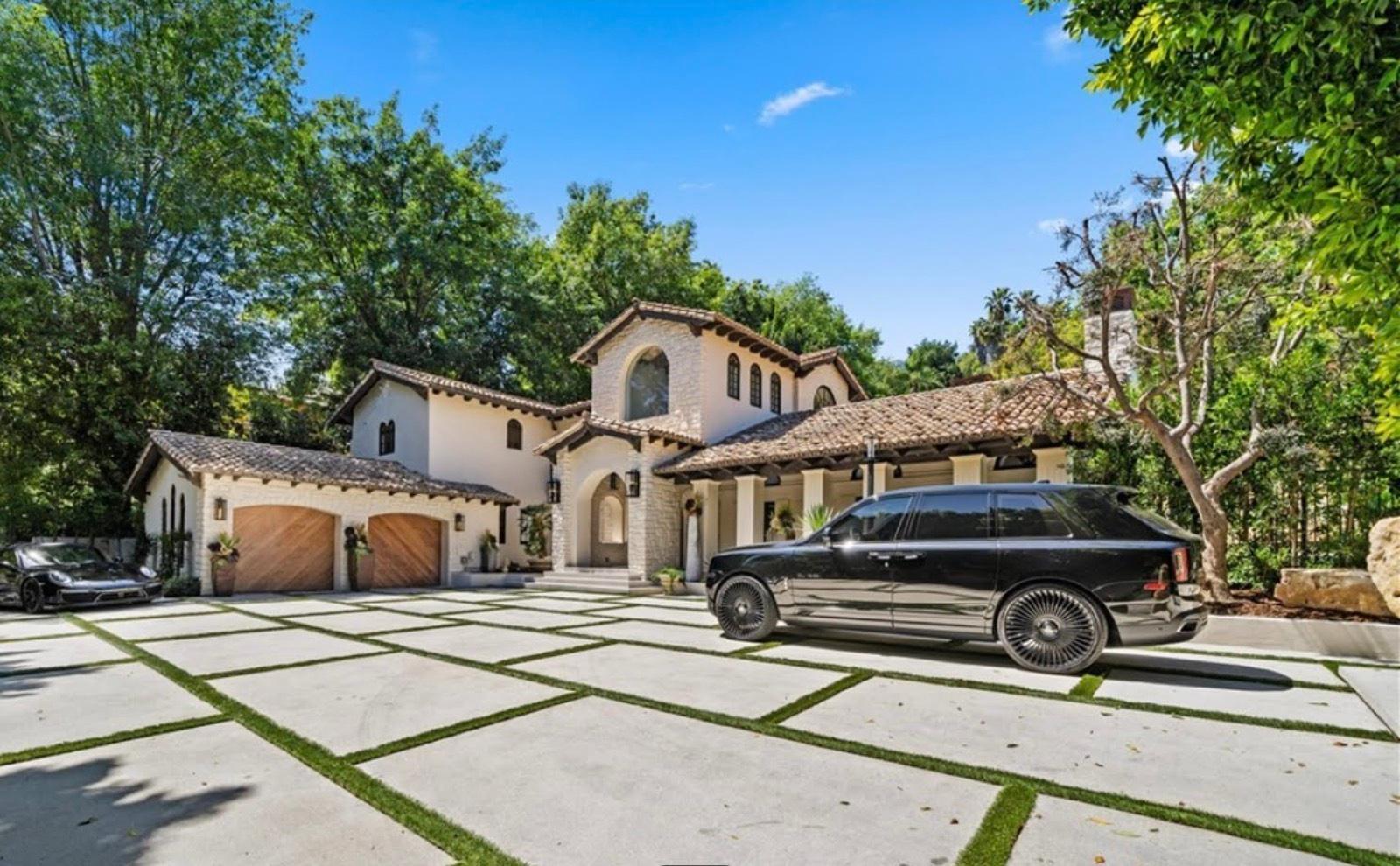 MB S Encino Spanish Modern Basketball Mansion — photo 2