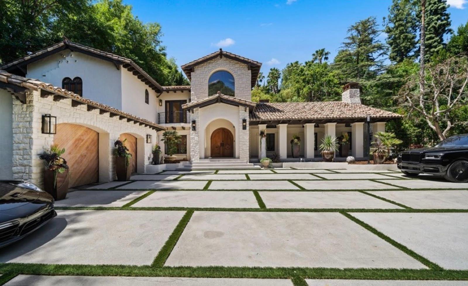 MB S Encino Spanish Modern Basketball Mansion — photo 1