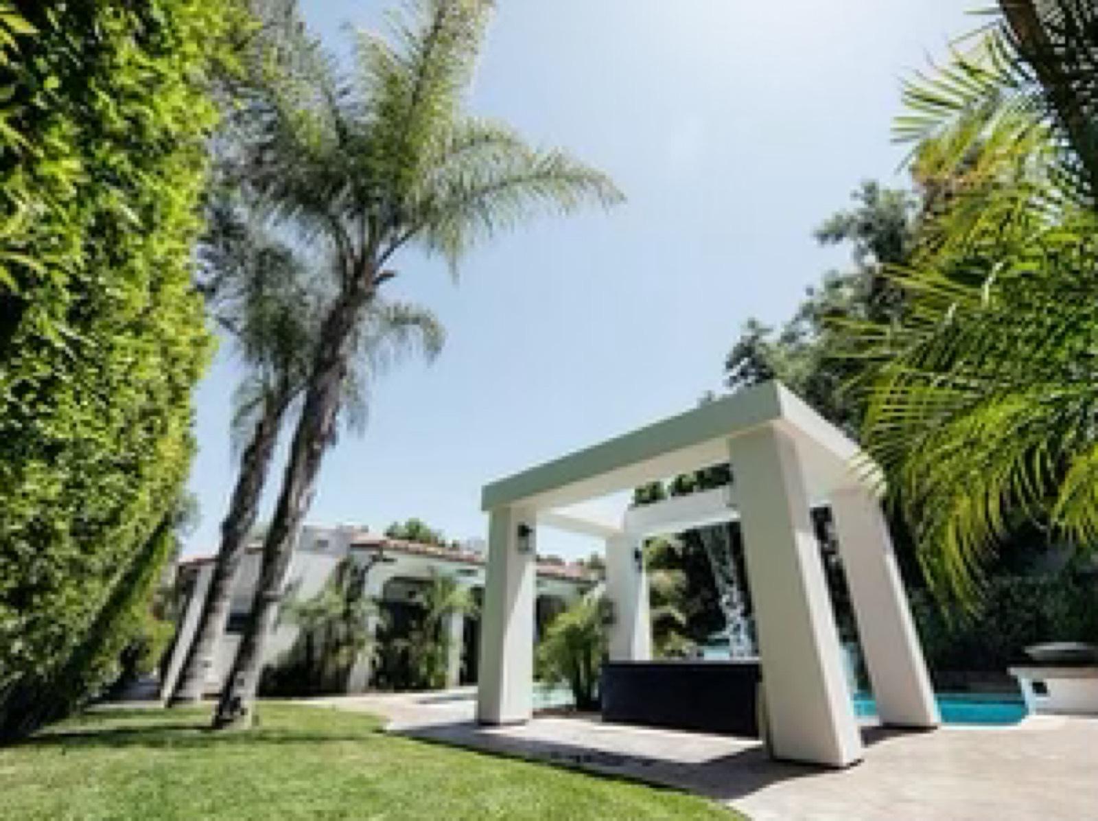 MB S Spanish Waterfall home — photo 5