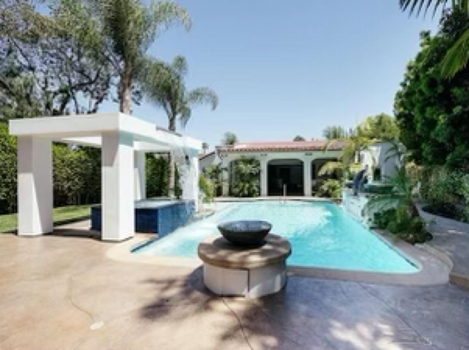 MB S Spanish Waterfall home — photo 7