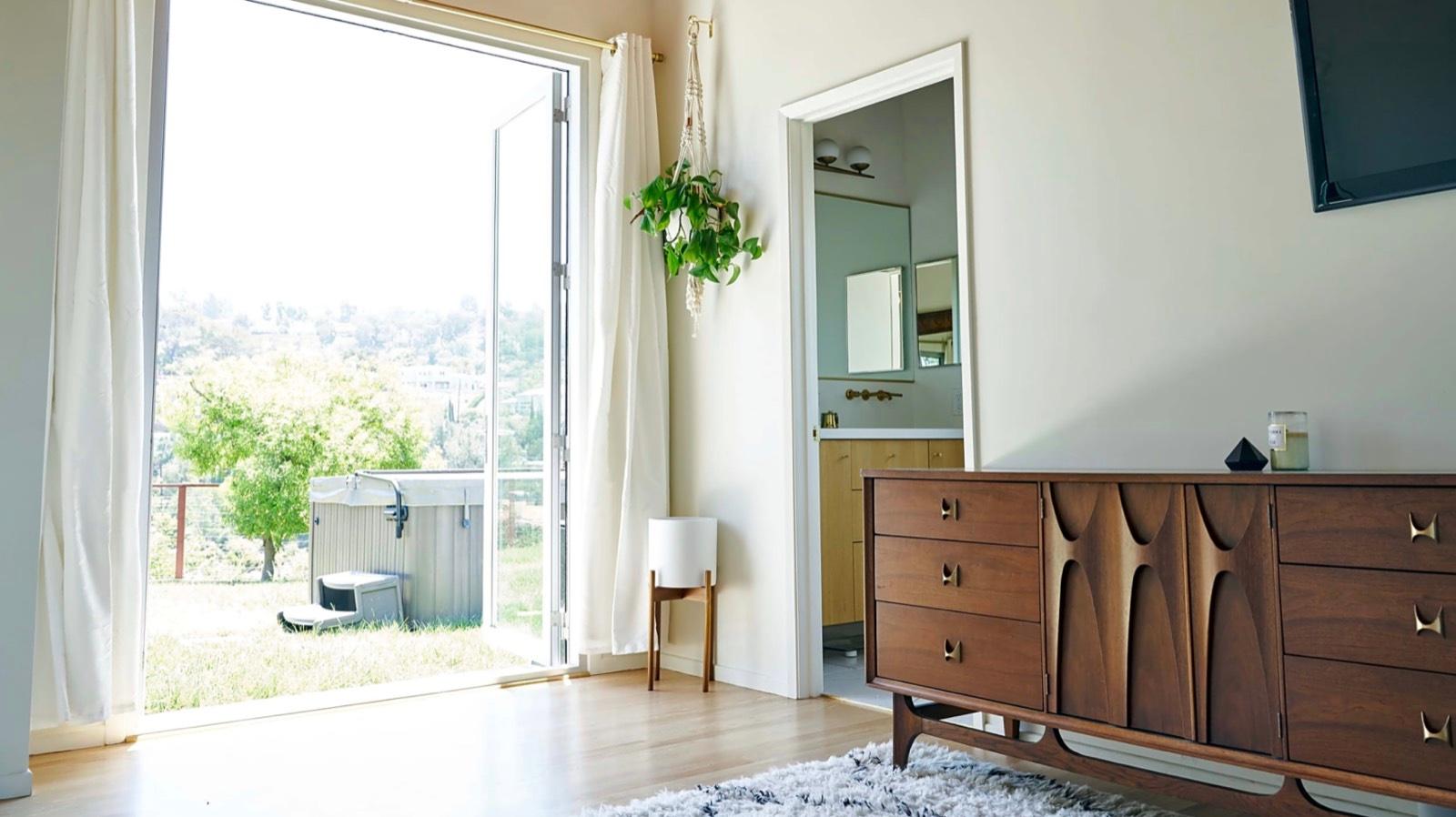 MD's Midcentury View Home — photo 12