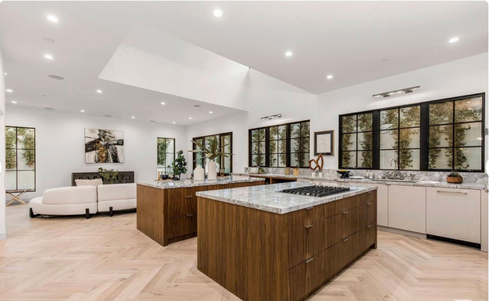 ME S Modern Comfy Glamor House — photo 11