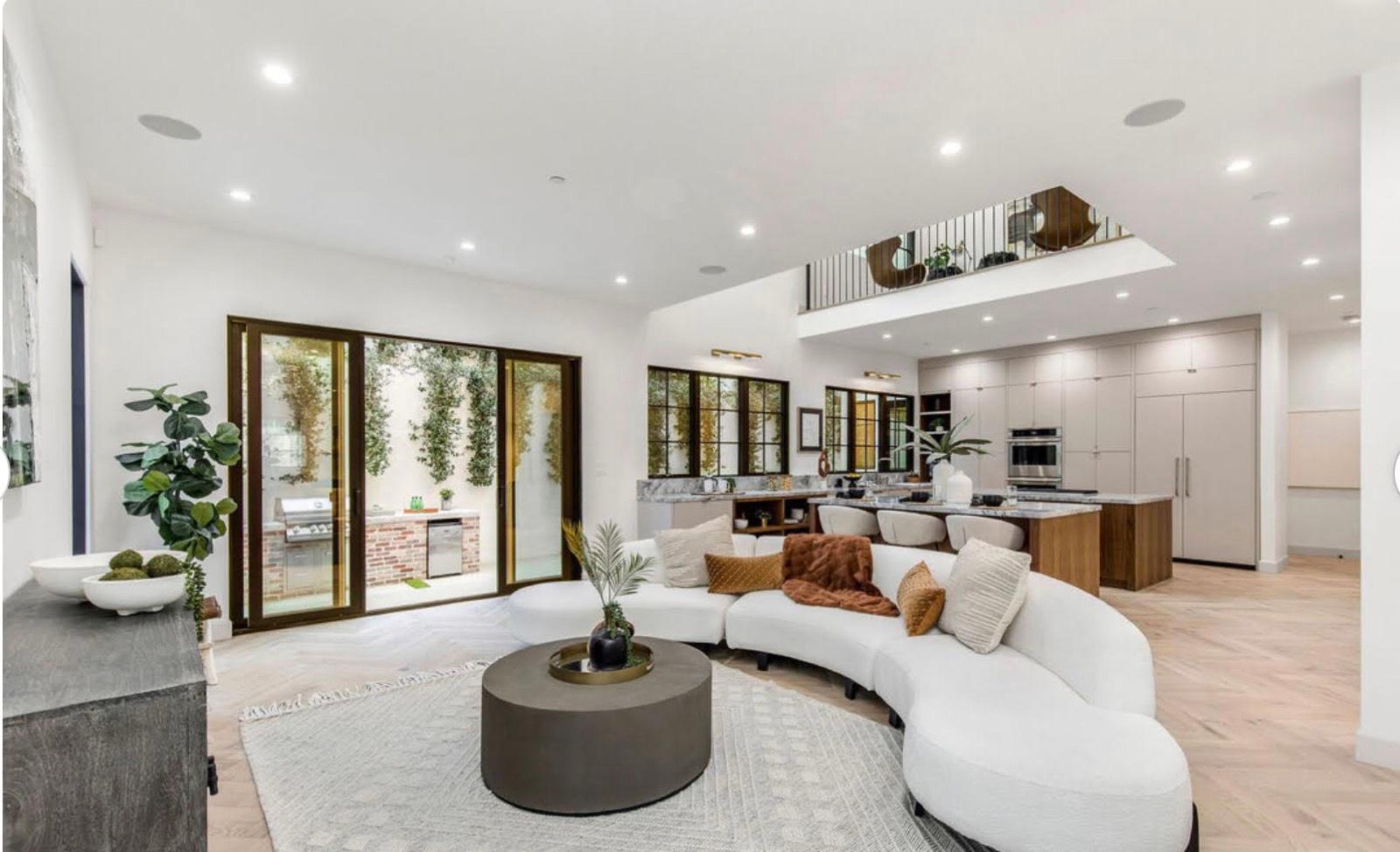 ME S Modern Comfy Glamor House — photo 9