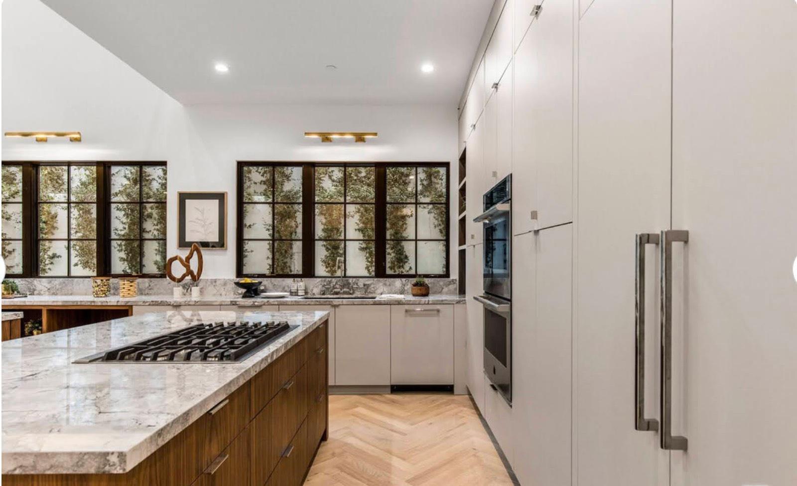 ME S Modern Comfy Glamor House — photo 10