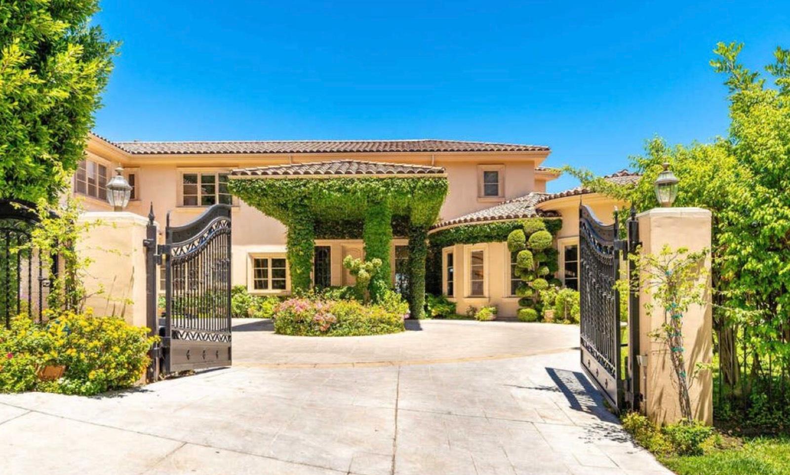 Med Mansion Tennis Estate — photo 4