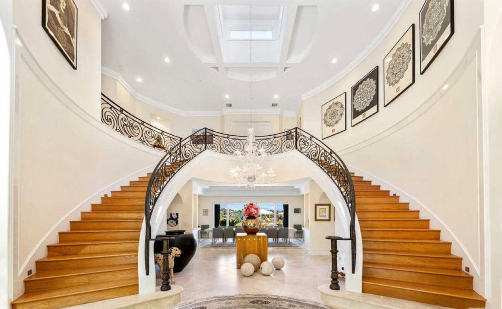 Med Mansion Tennis Estate — photo 9