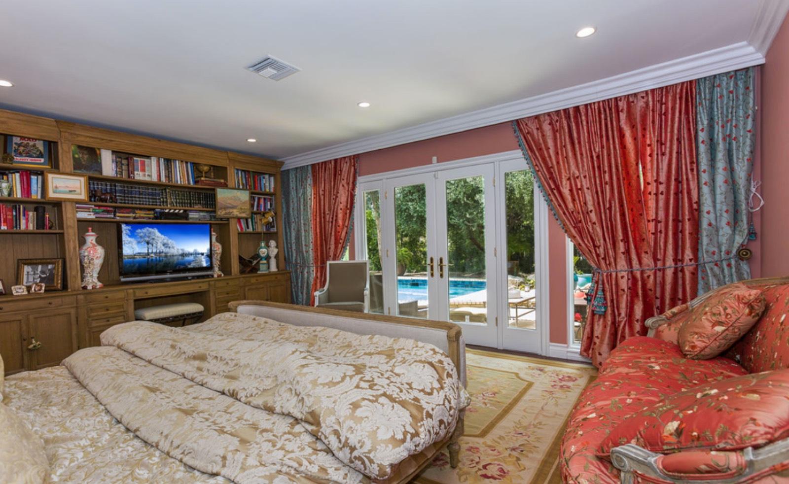 Mediterranean home with eclectic European flair — photo 6