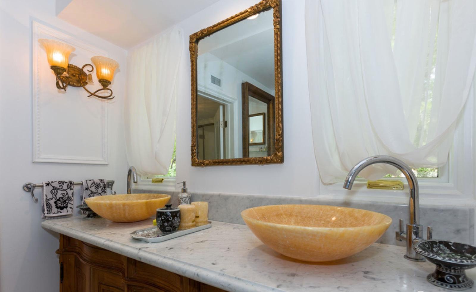Mediterranean home with eclectic European flair — photo 10