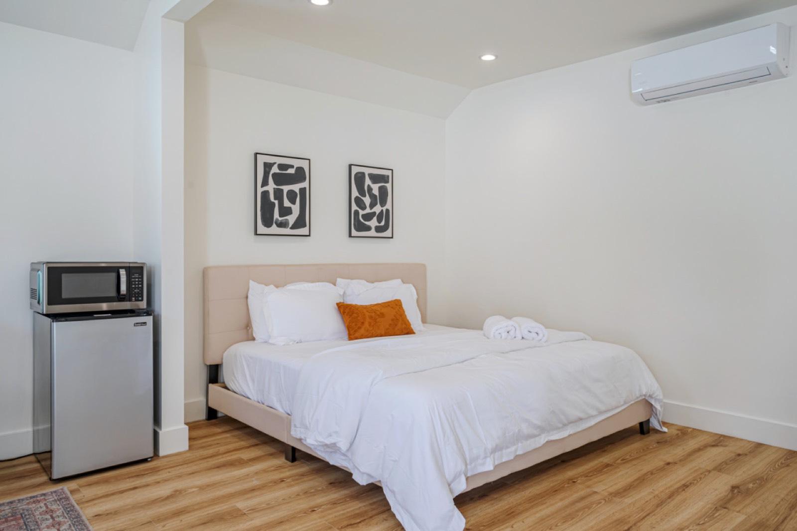 Mediterranean Style Home Sleeps 8 with jacuzzi — photo 10
