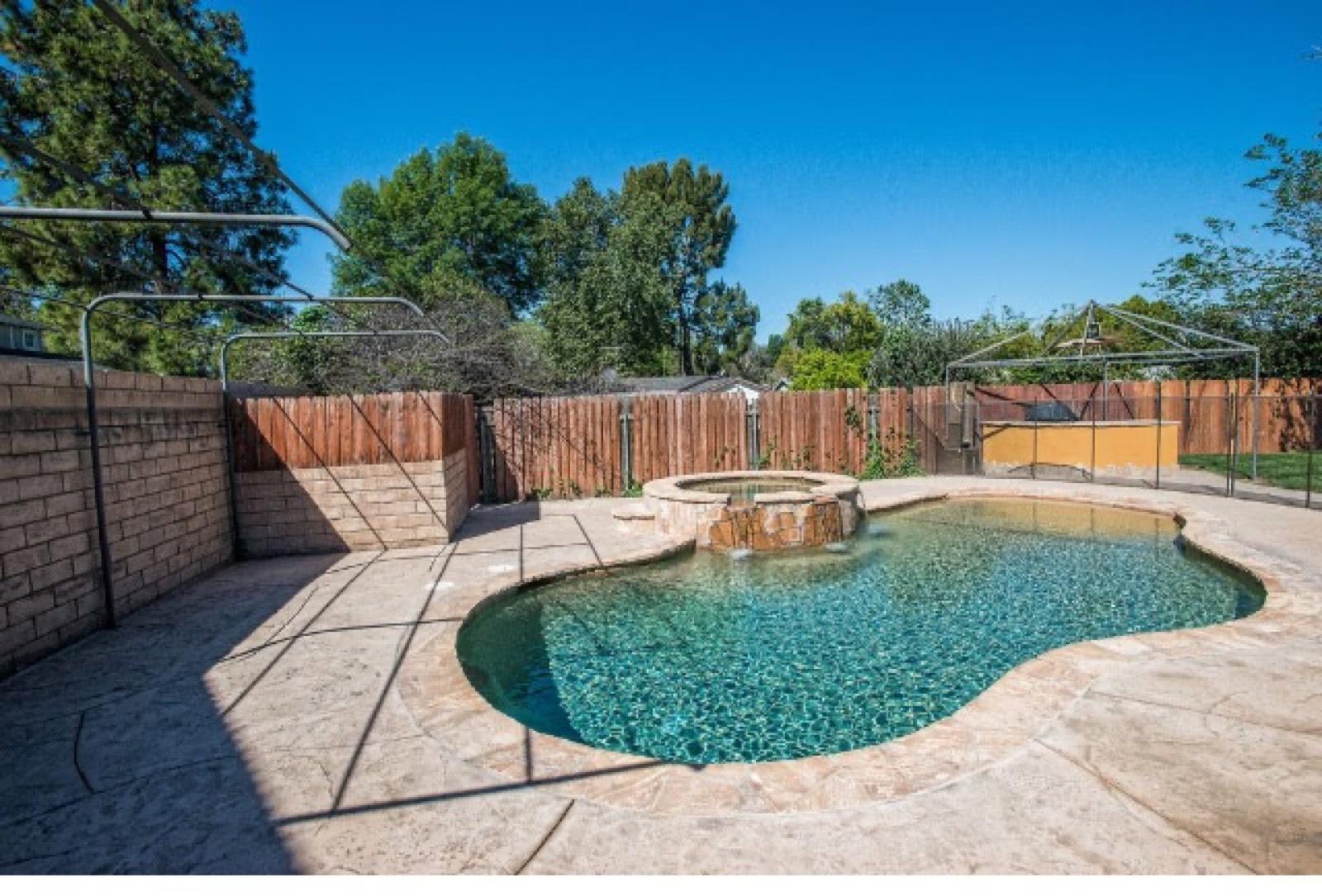 Mediterranean Woodland Hills House — photo 3