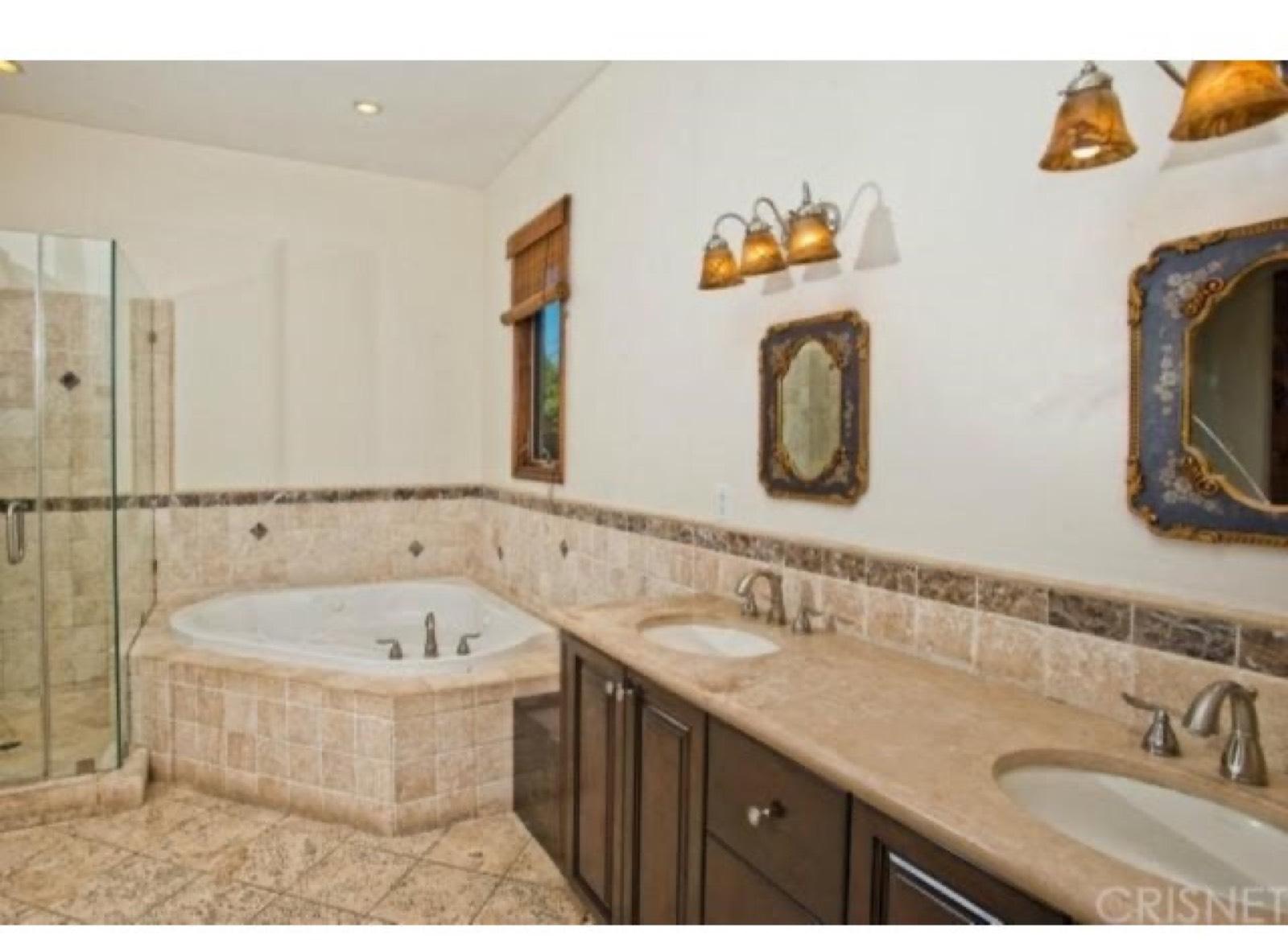 Mediterranean Woodland Hills House — photo 4