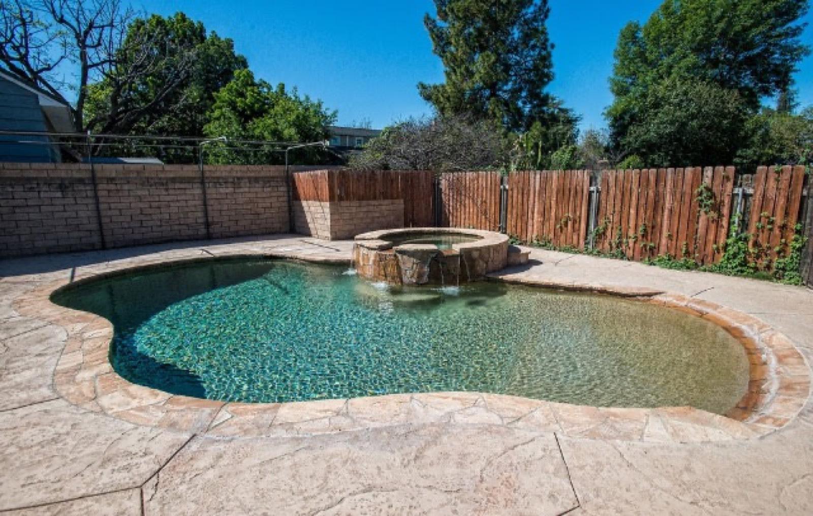 Mediterranean Woodland Hills House — photo 5