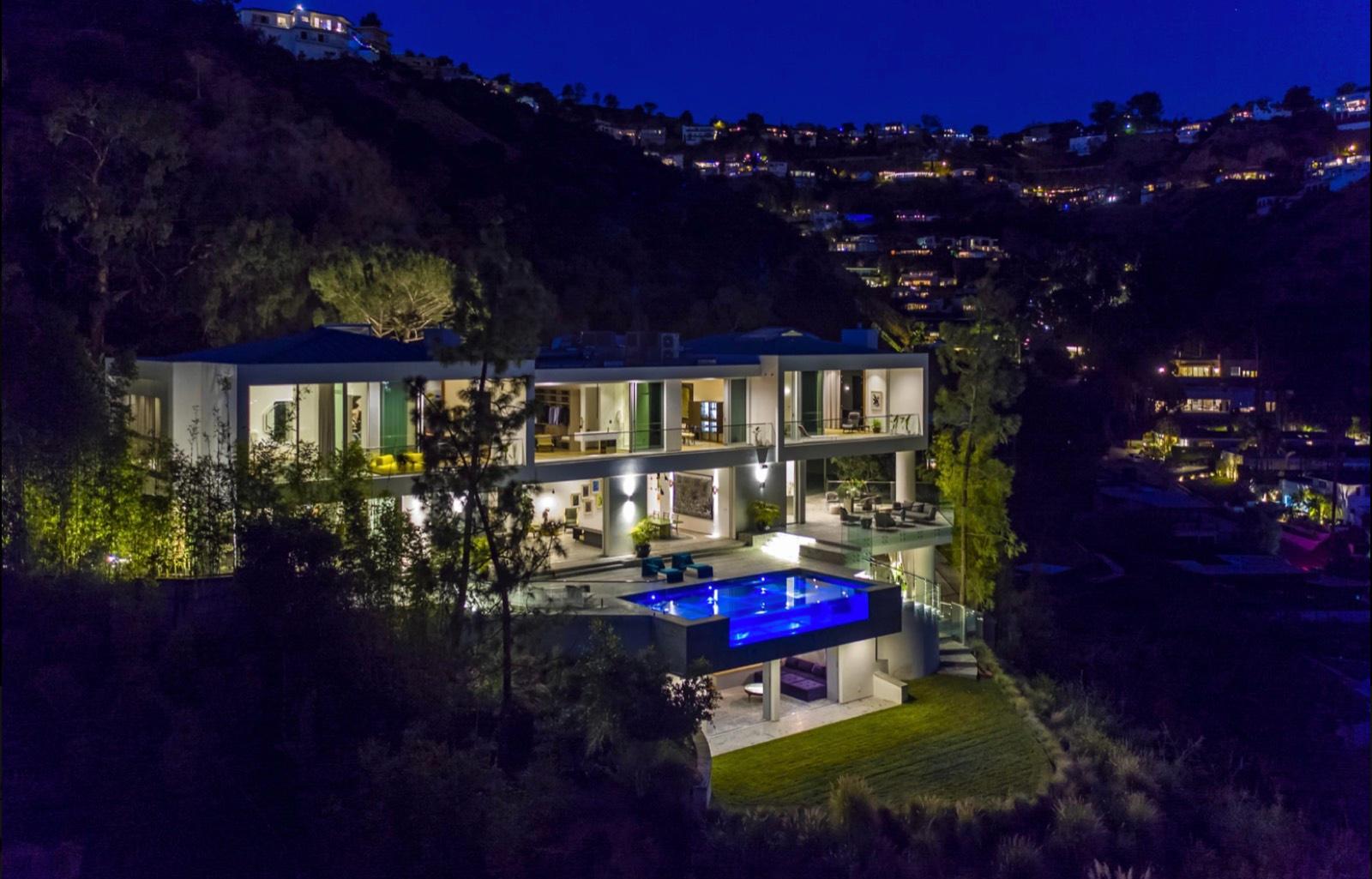 Mega Modern Mansion — photo 2