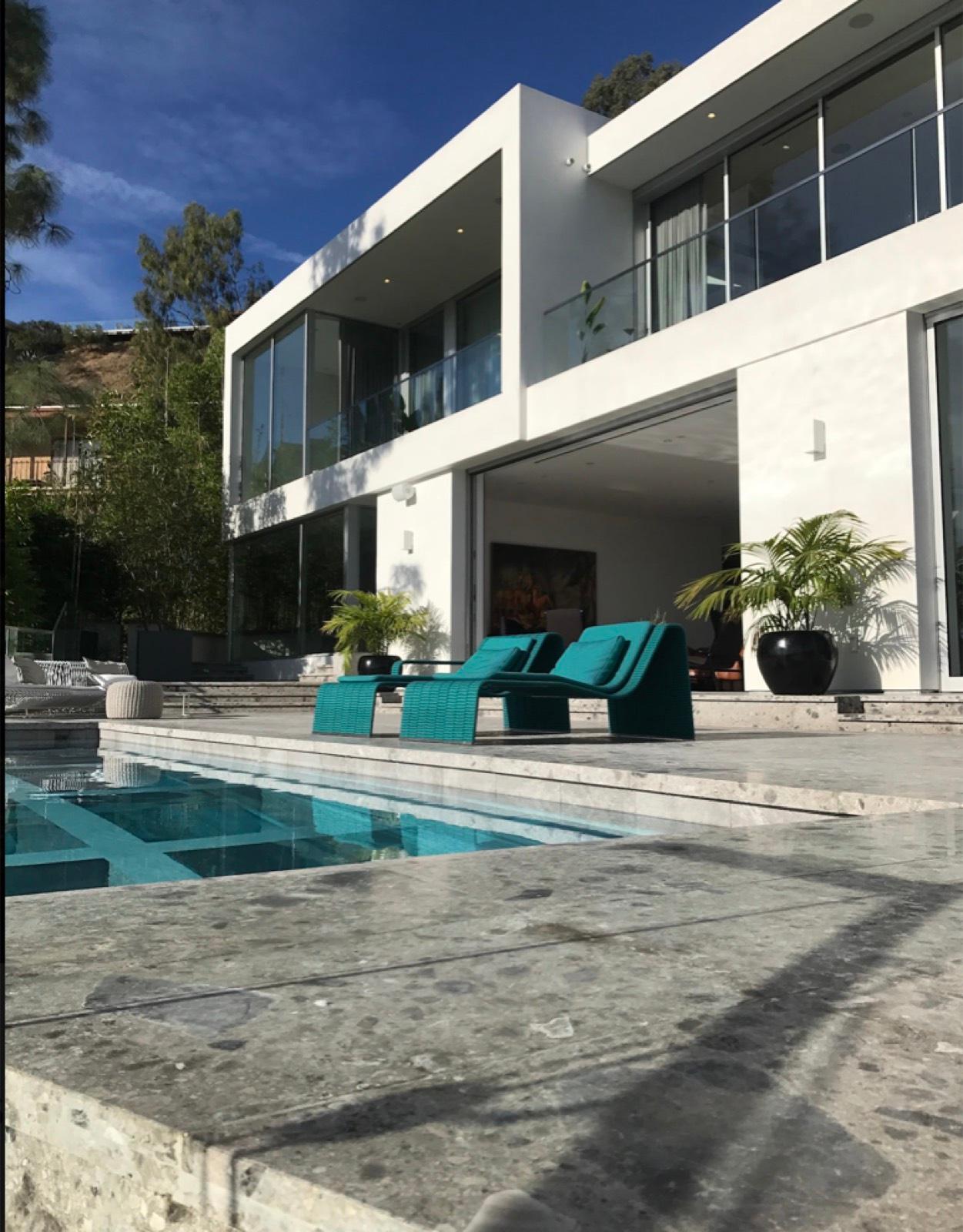 Mega Modern Mansion — photo 11