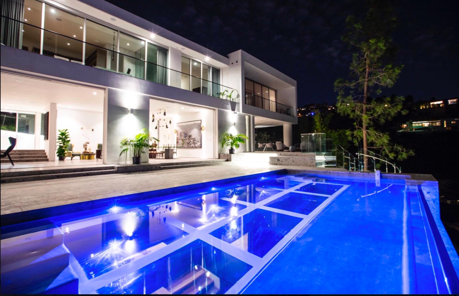Mega Modern Mansion — photo 1