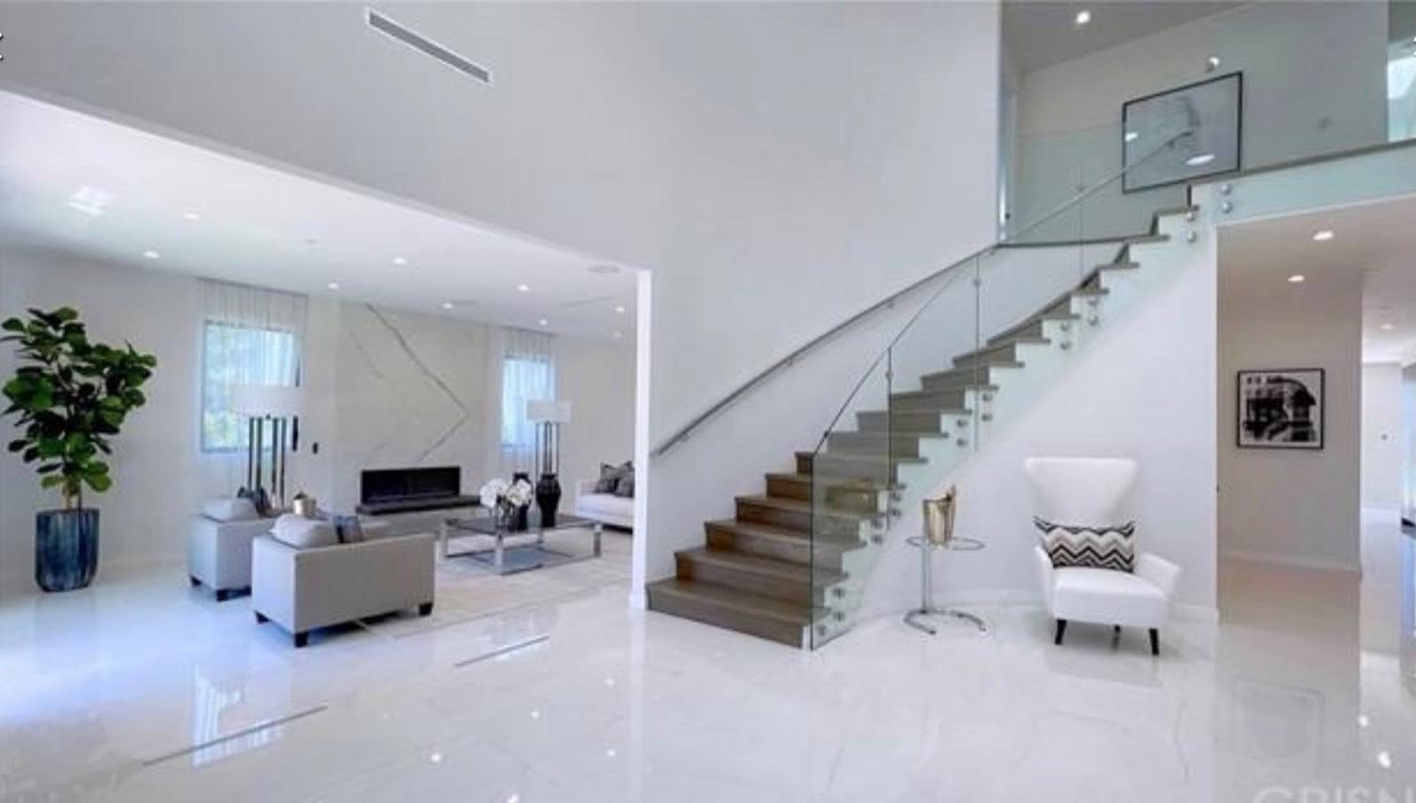MH's Clean Valley View Home — photo 12