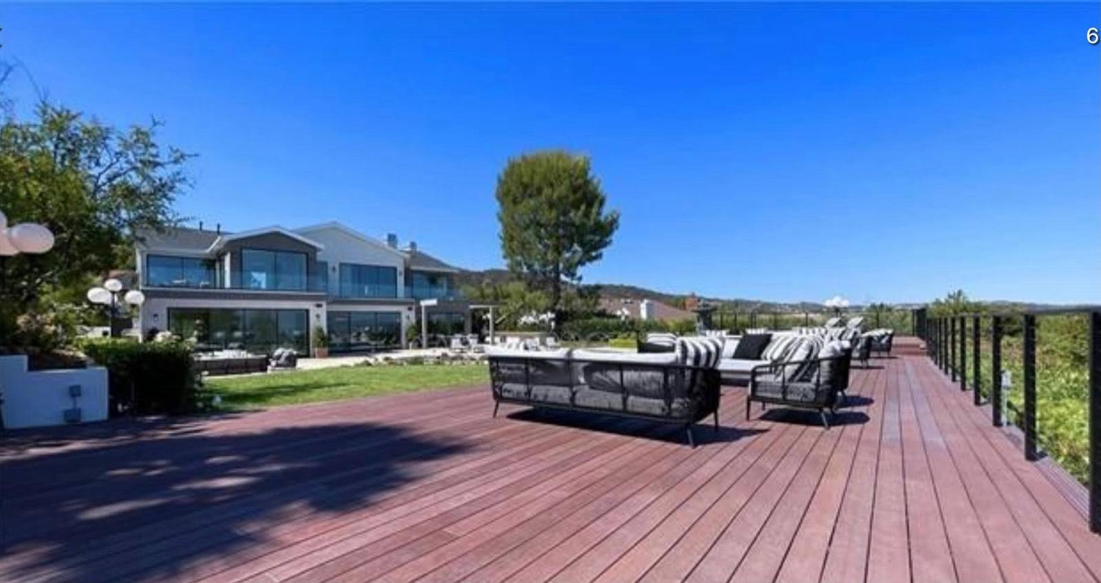 MH's Clean Valley View Home — photo 5