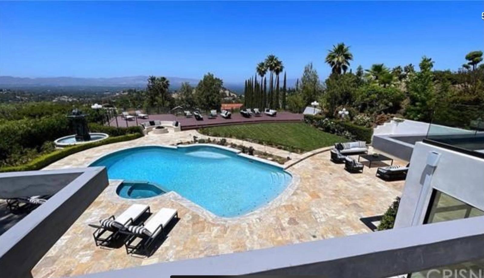 MH's Clean Valley View Home — photo 8