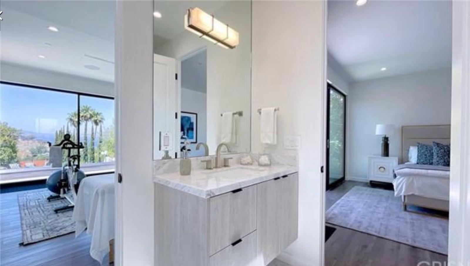 MH's Clean Valley View Home — photo 1