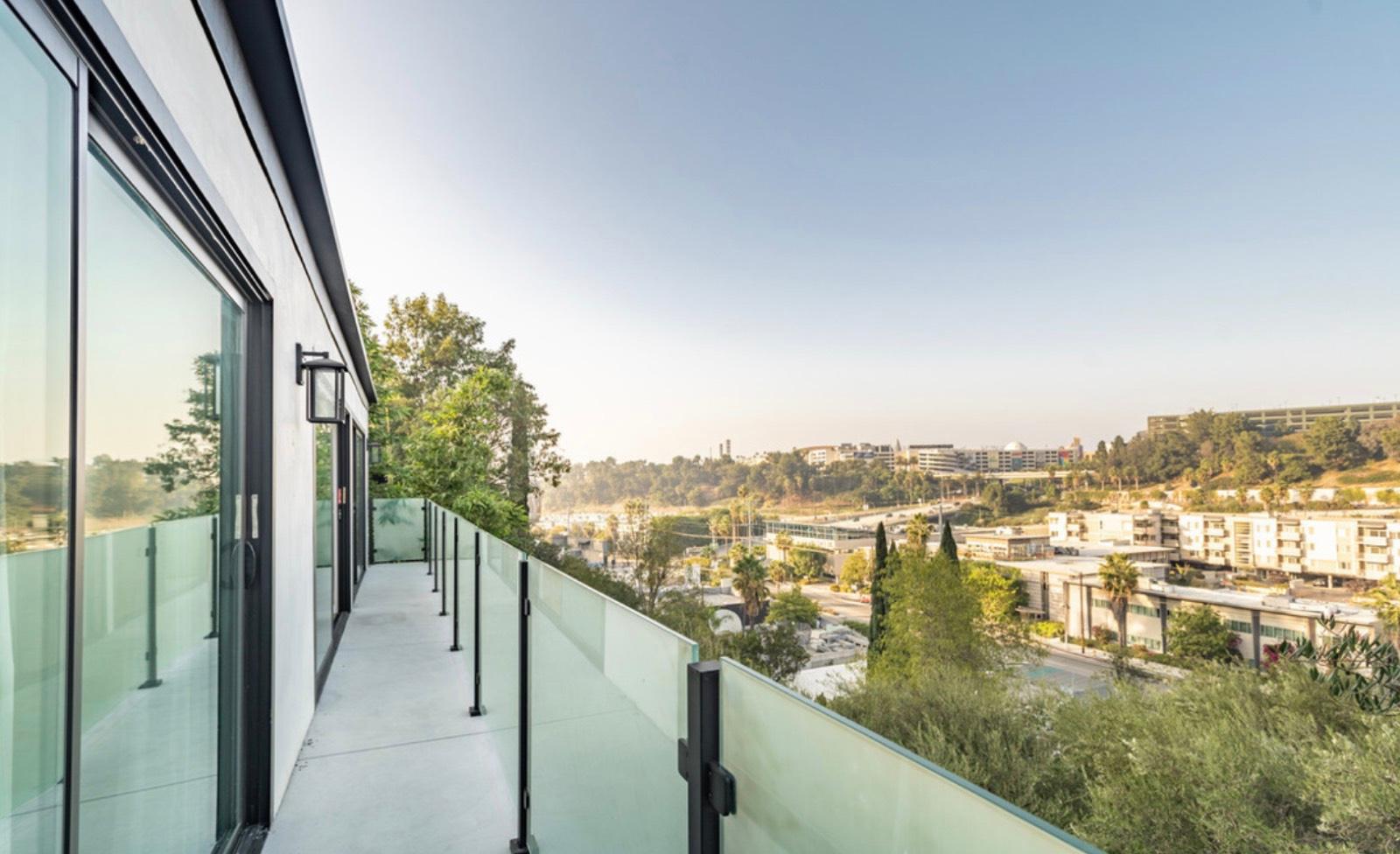 MH's Geometric Modern Villa — photo 10