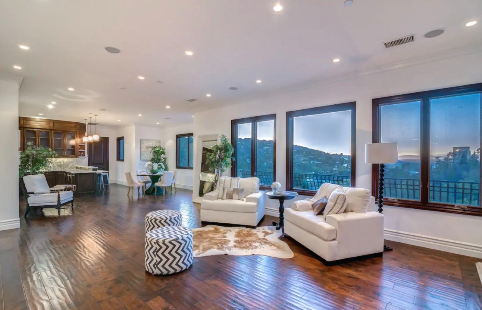 Michael's Celebrity View Home — photo 2