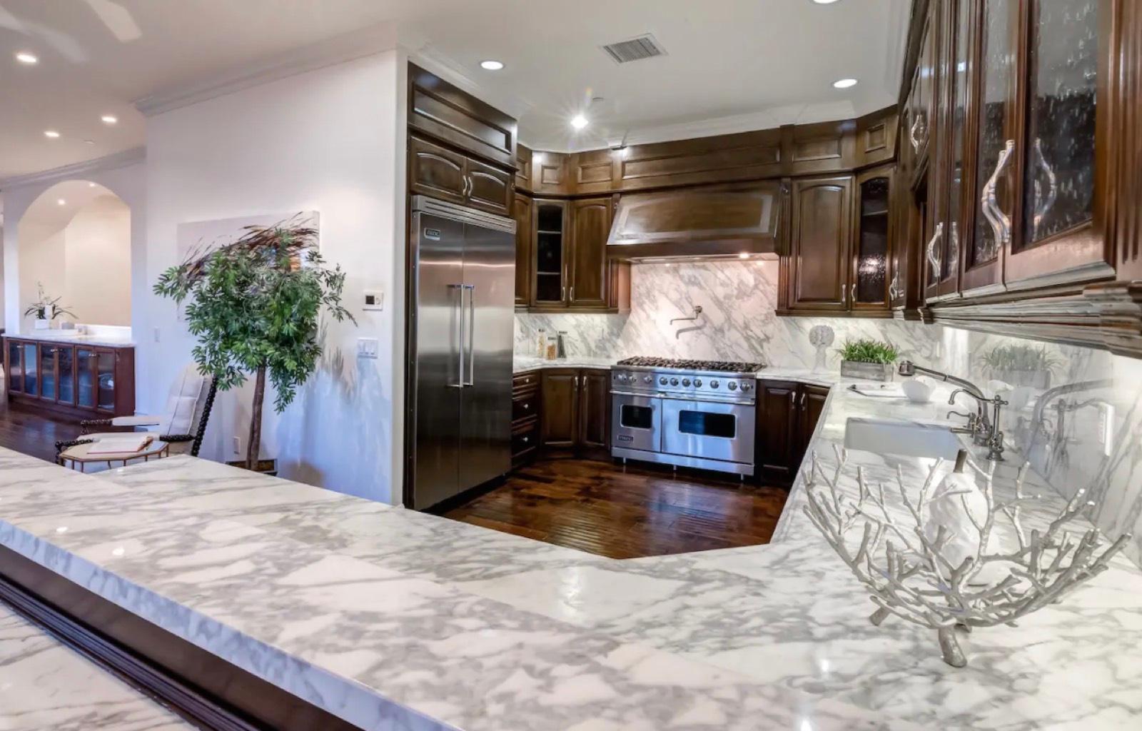 Michael's Celebrity View Home — photo 12