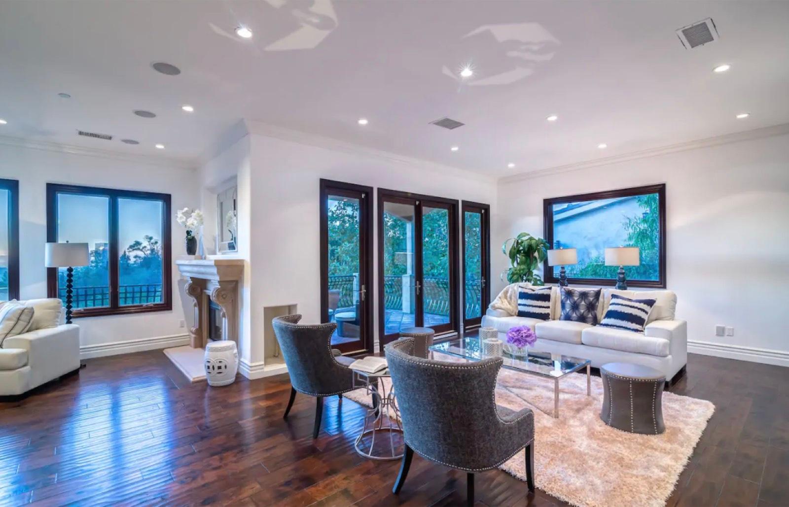 Michael's Celebrity View Home — photo 8