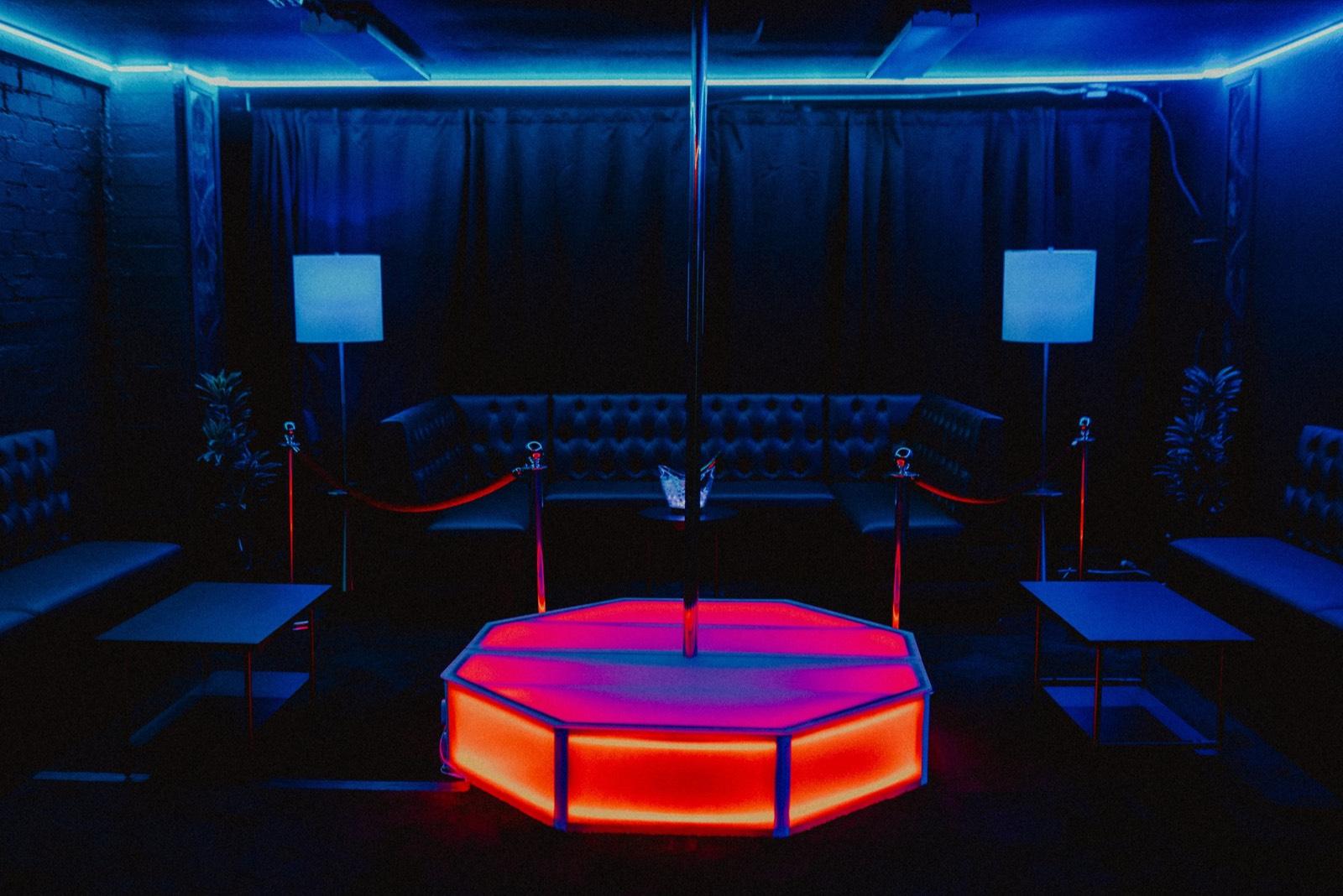 Mikes strip set dtla — photo 3