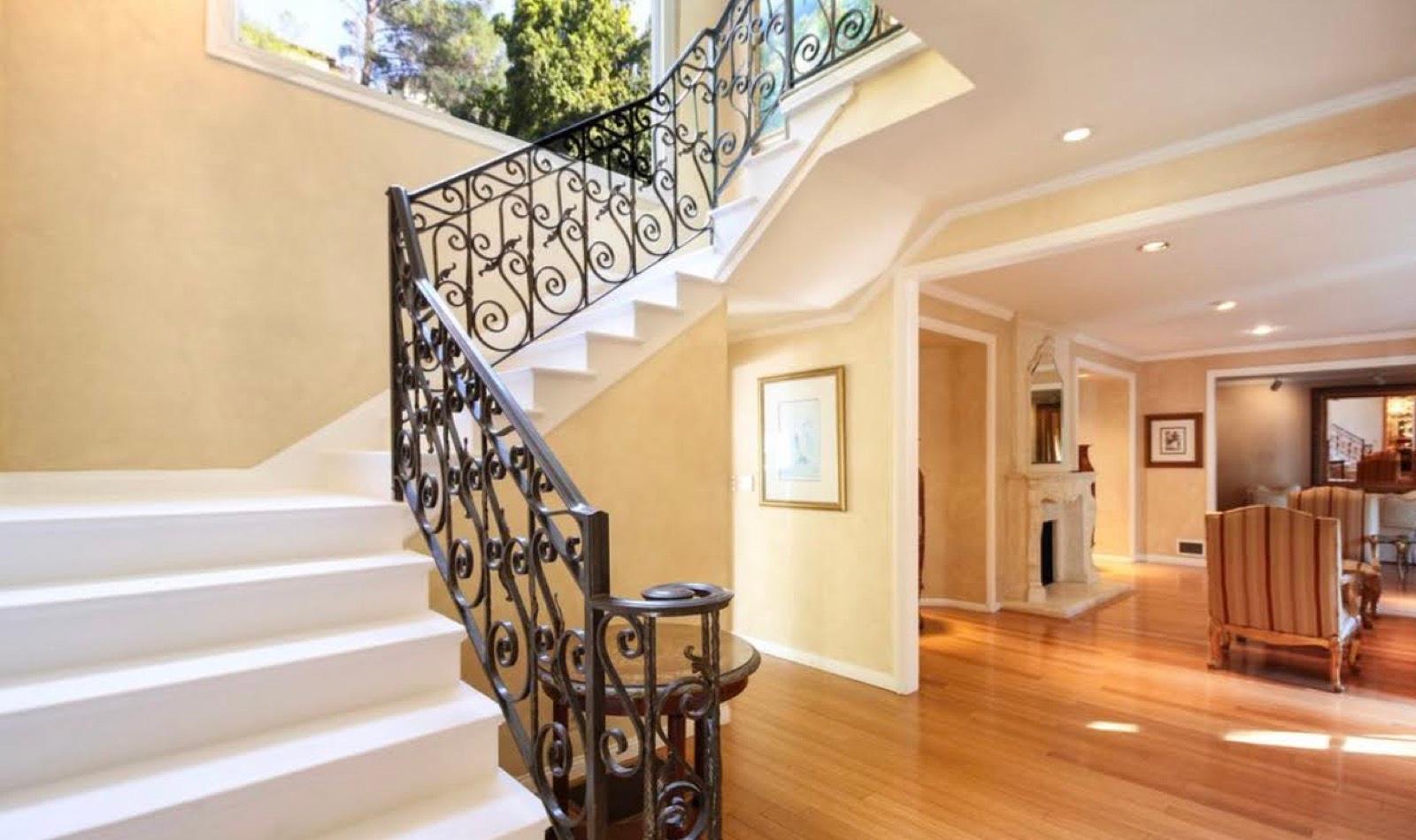 MJ Coldwater Mansion — photo 2
