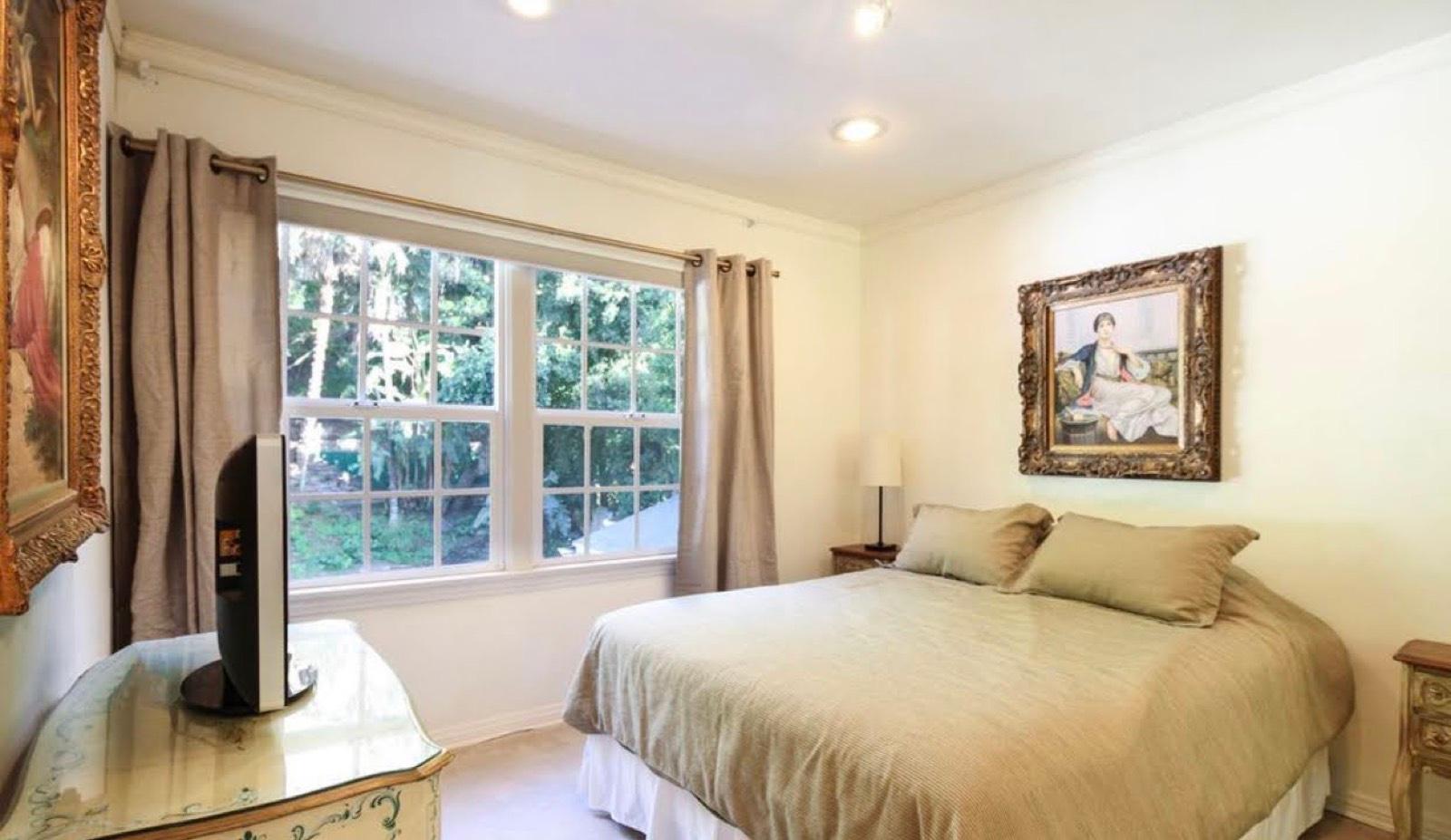 MJ Coldwater Mansion — photo 12