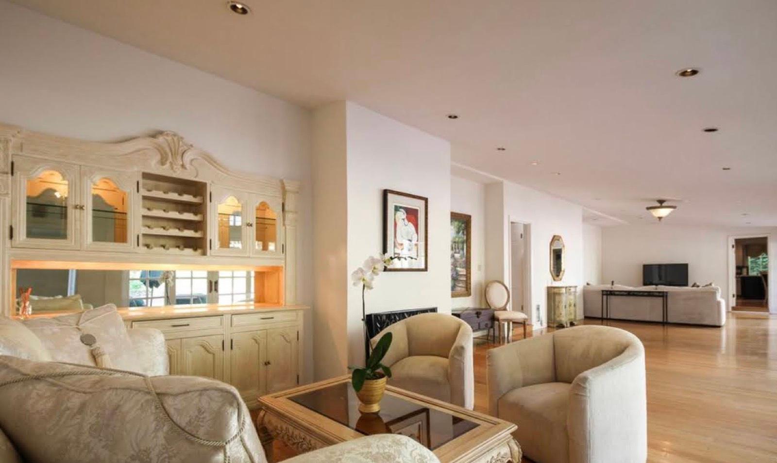 MJ Coldwater Mansion — photo 7