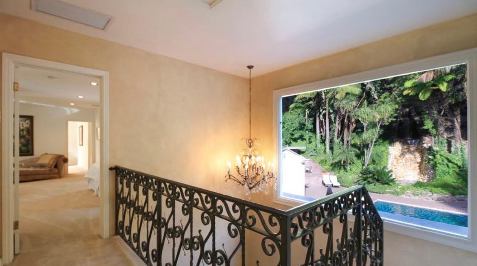 MJ Coldwater Mansion — photo 10