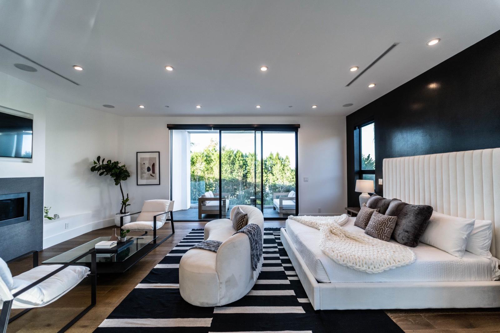 MJ's Vista Valley Modern — photo 3