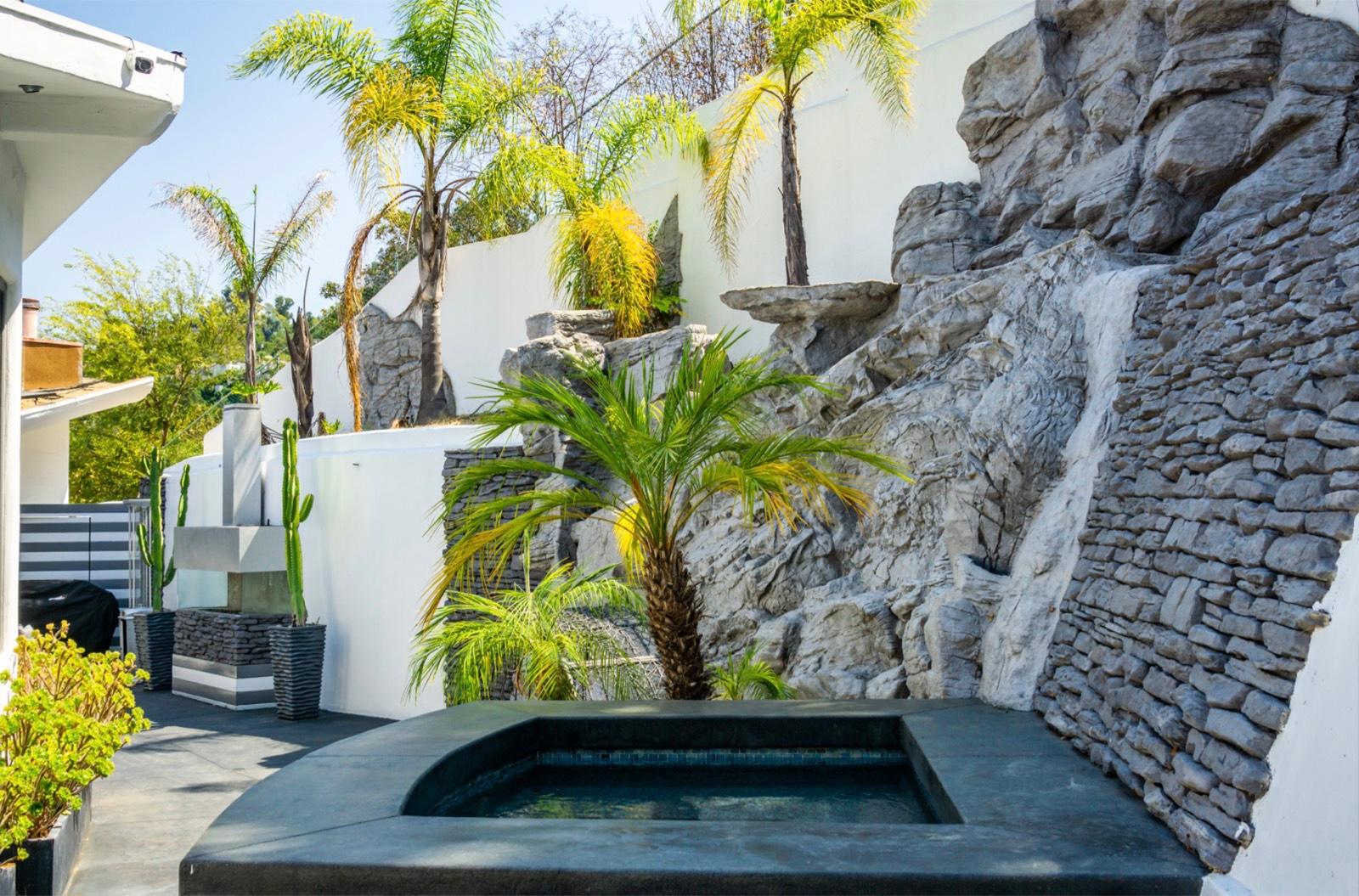 MJ's Hollywood Wings Home — photo 10