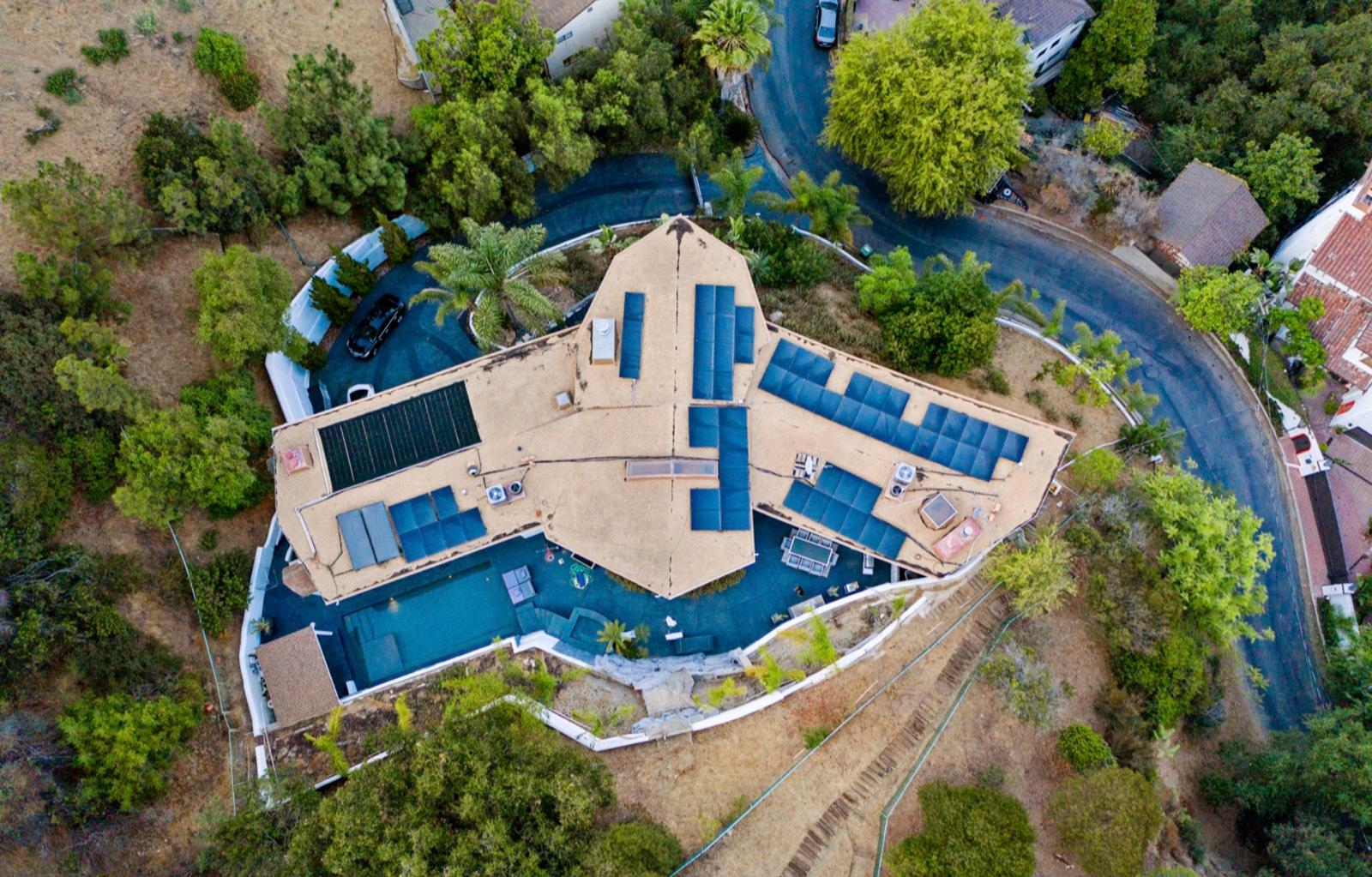 MJ's Hollywood Wings Home — photo 3