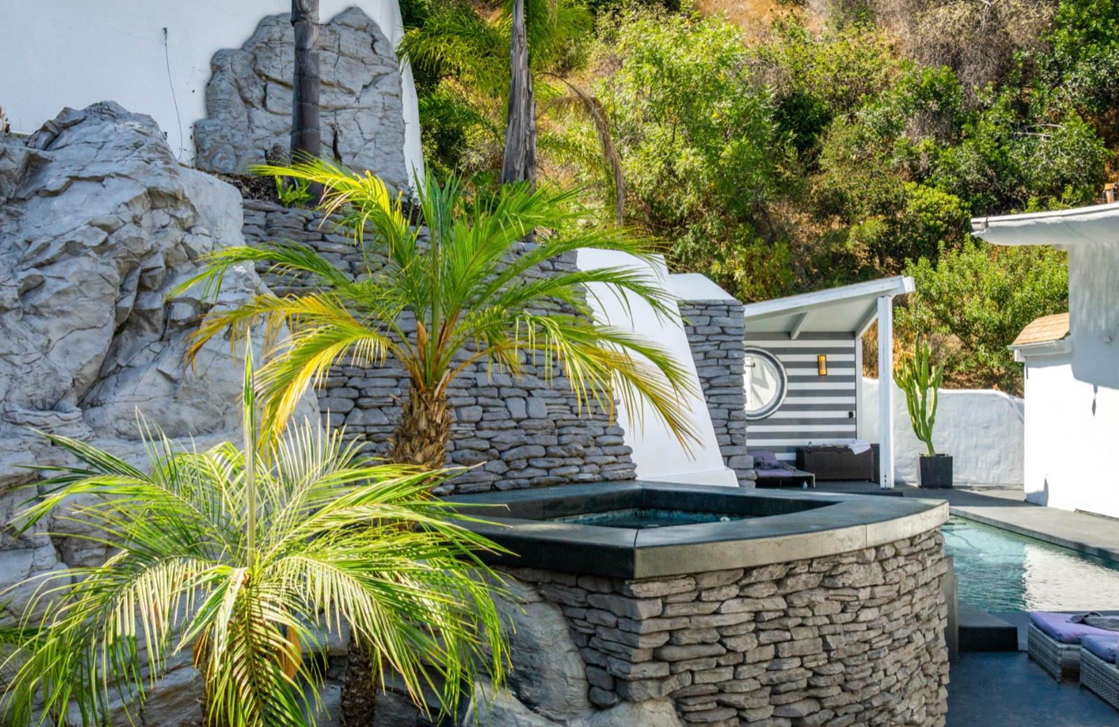 MJ's Hollywood Wings Home — photo 4