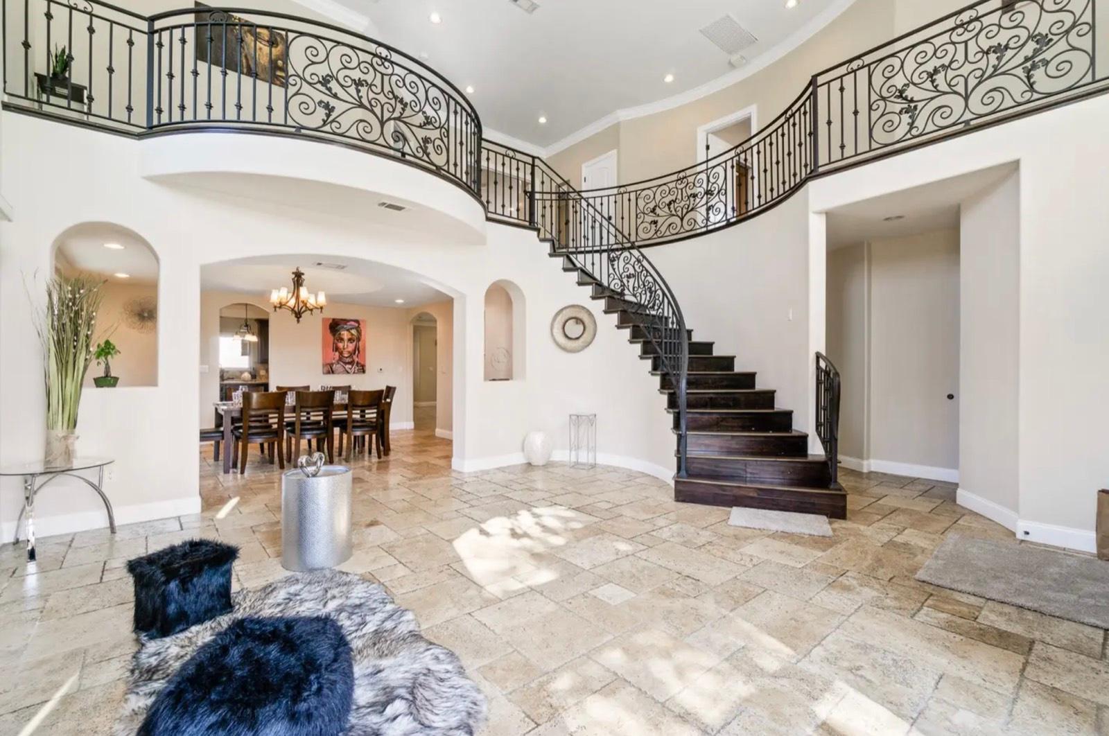 Mj's Mediterranean Sherman Oaks — photo 2