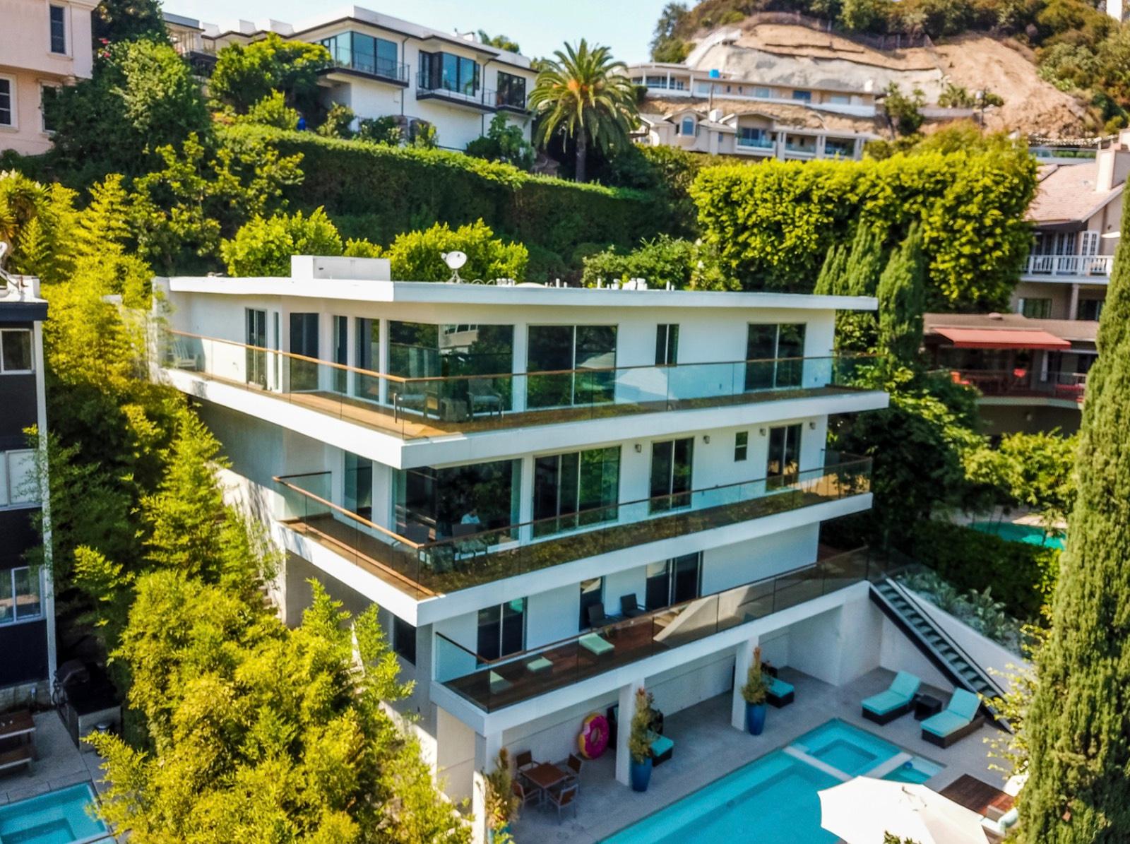 MJ's Sunset Plaza Villa — photo 2