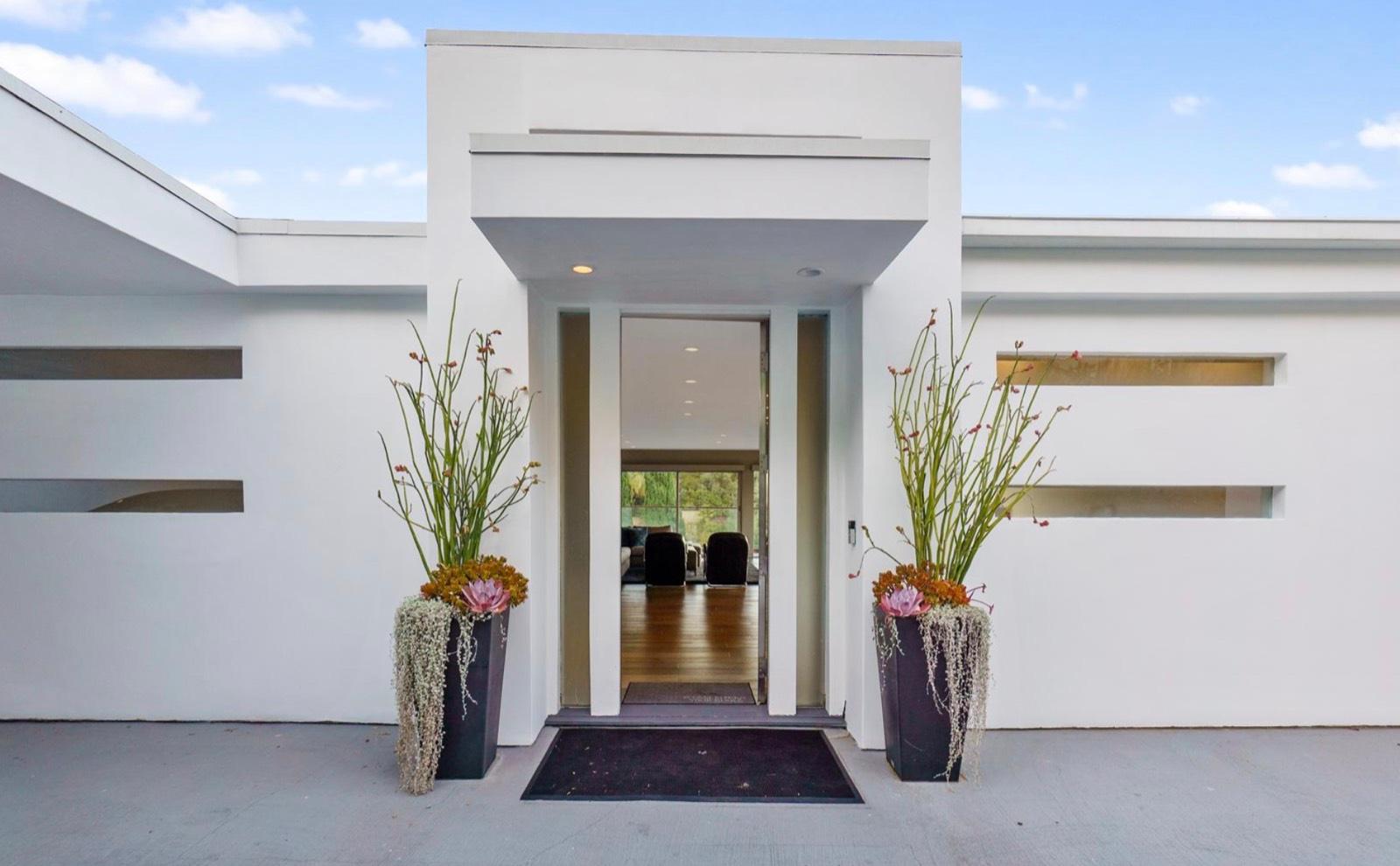 MJ's Sunset Plaza Villa — photo 8