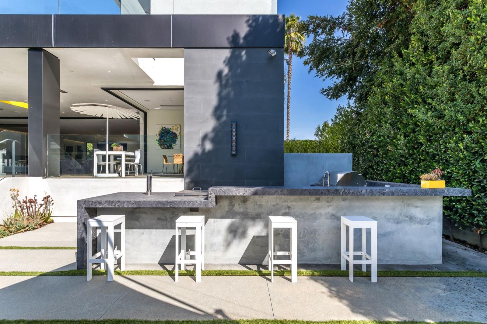 MJ's Unique Modern Palace — photo 11