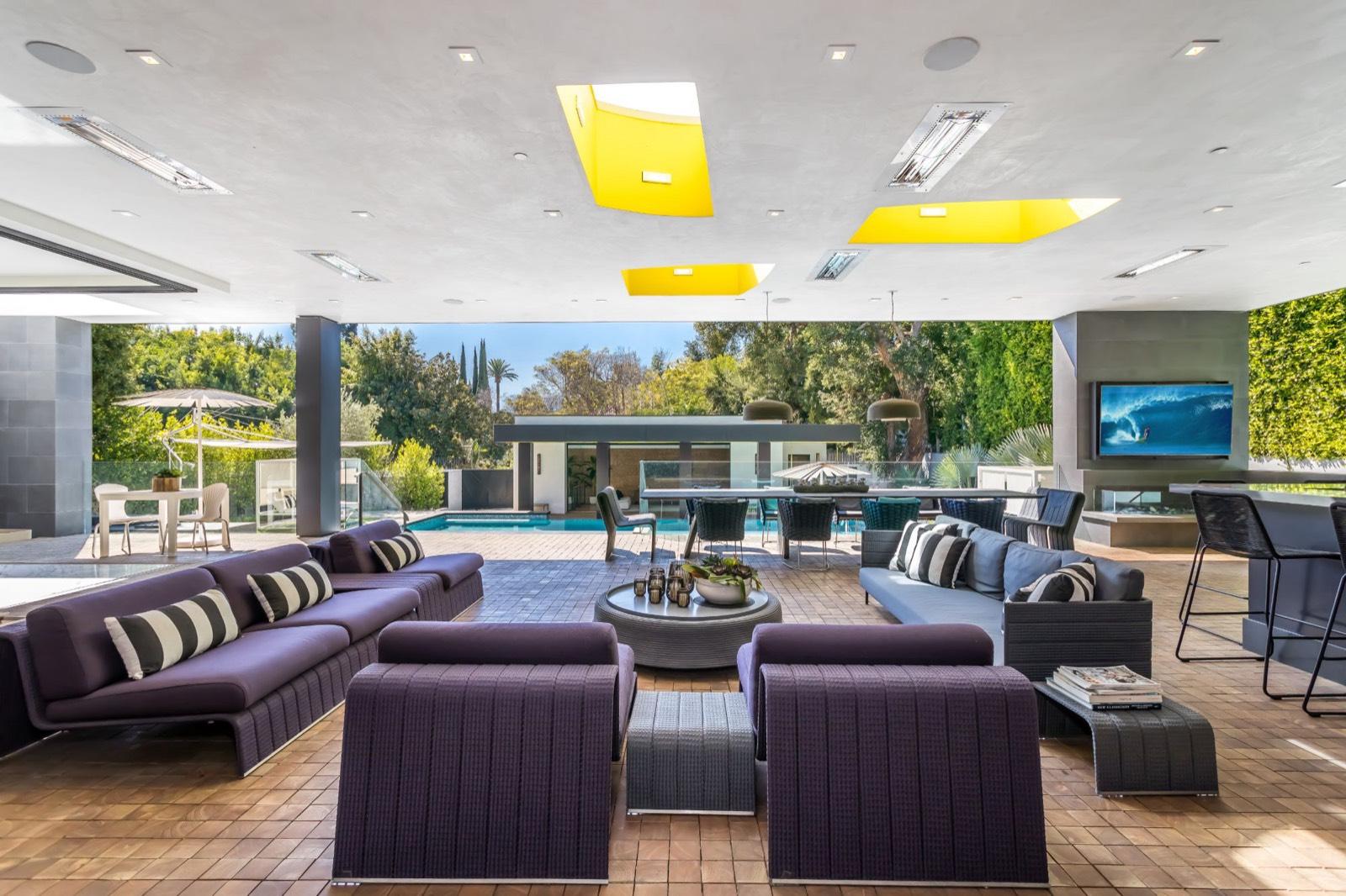 MJ's Unique Modern Palace — photo 7